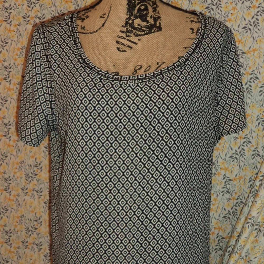 Geometric Patterned Top